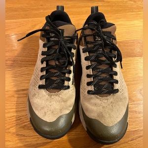 Danner Trail 2650 GoreTex hiking Shoes - size 8